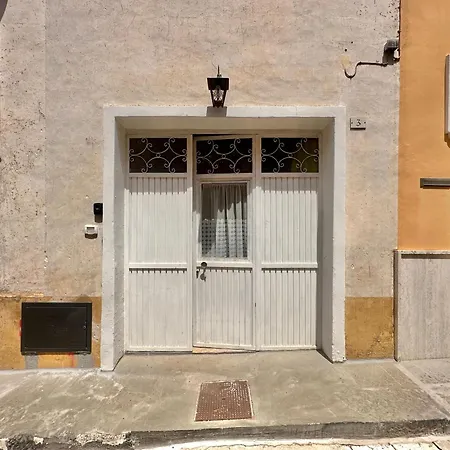 Lu Parmientu Apartment Parabita